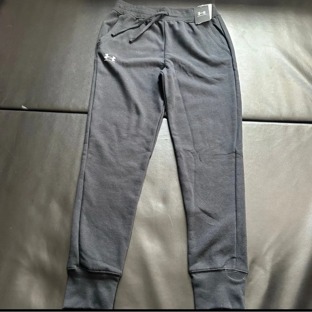 NWT Under Armour jogger & long sleeve tee set boys youth size Large